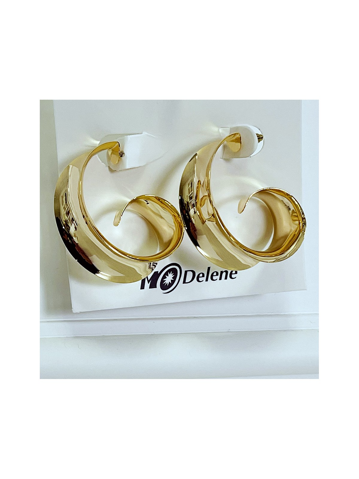 Boucles d'oreilles dorées en forme de spirale