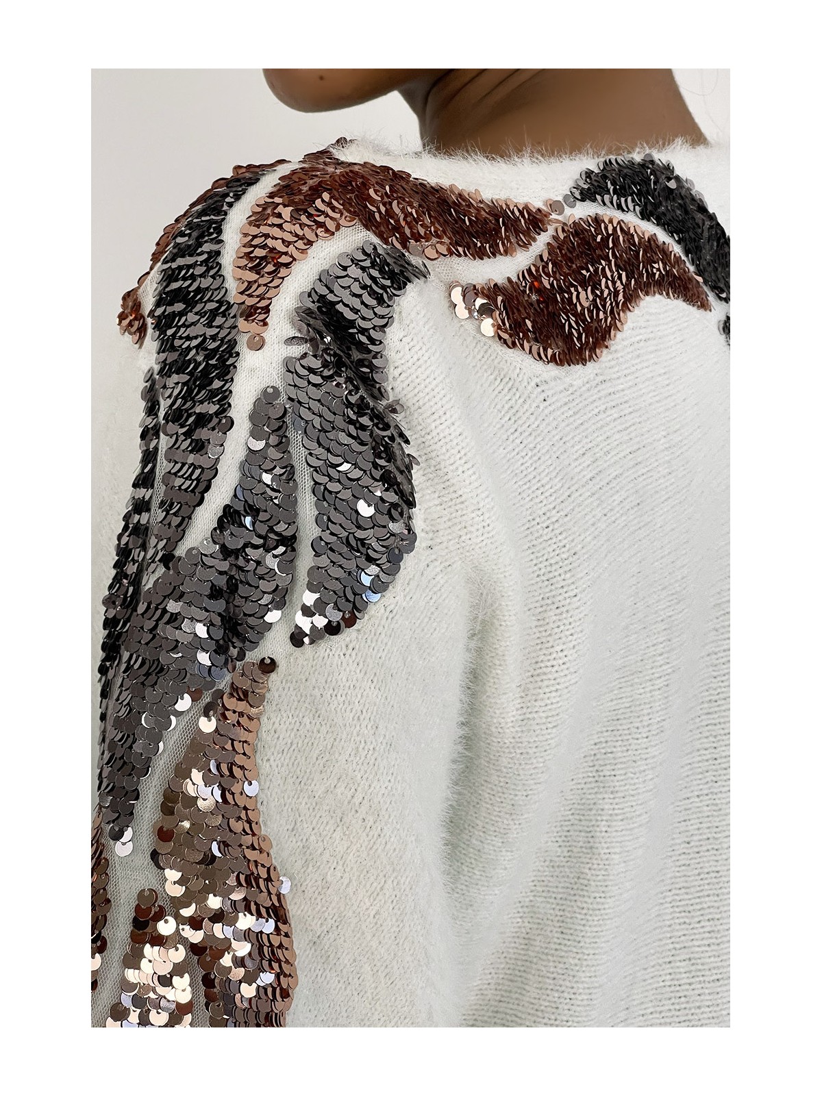 Robe pull blanche duveteux et doux avec motif strass