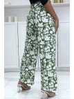 Pantalon palazzo vert et blanc motif fleuris tendance et chic 