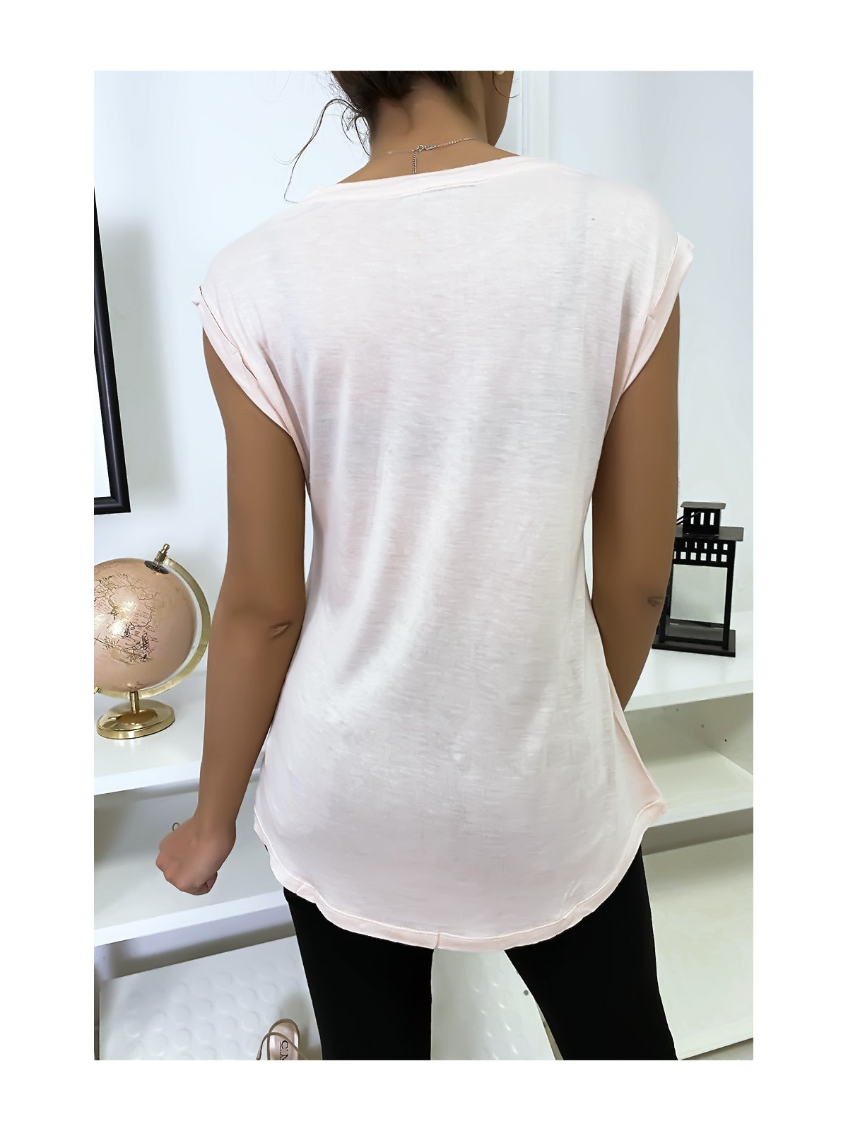 Tee shirt rose avec strass aux épaules - 5