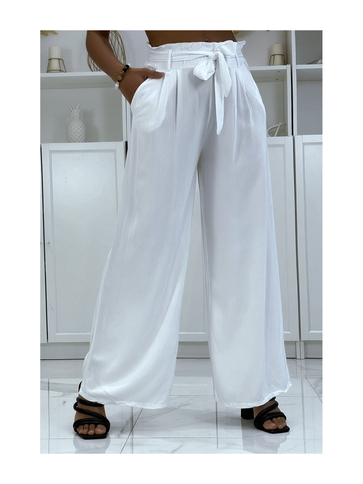 Pantalon palazzo blanc avec poches et ceinture - 2