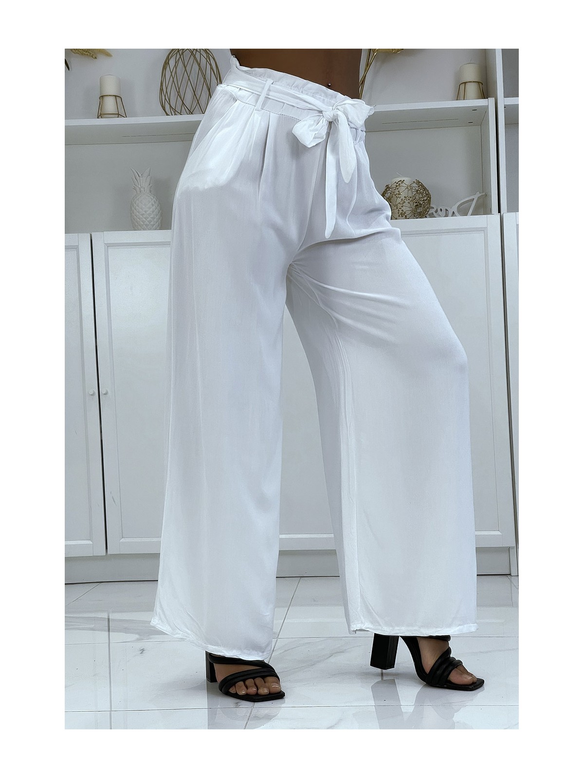 Pantalon palazzo blanc avec poches et ceinture - 3