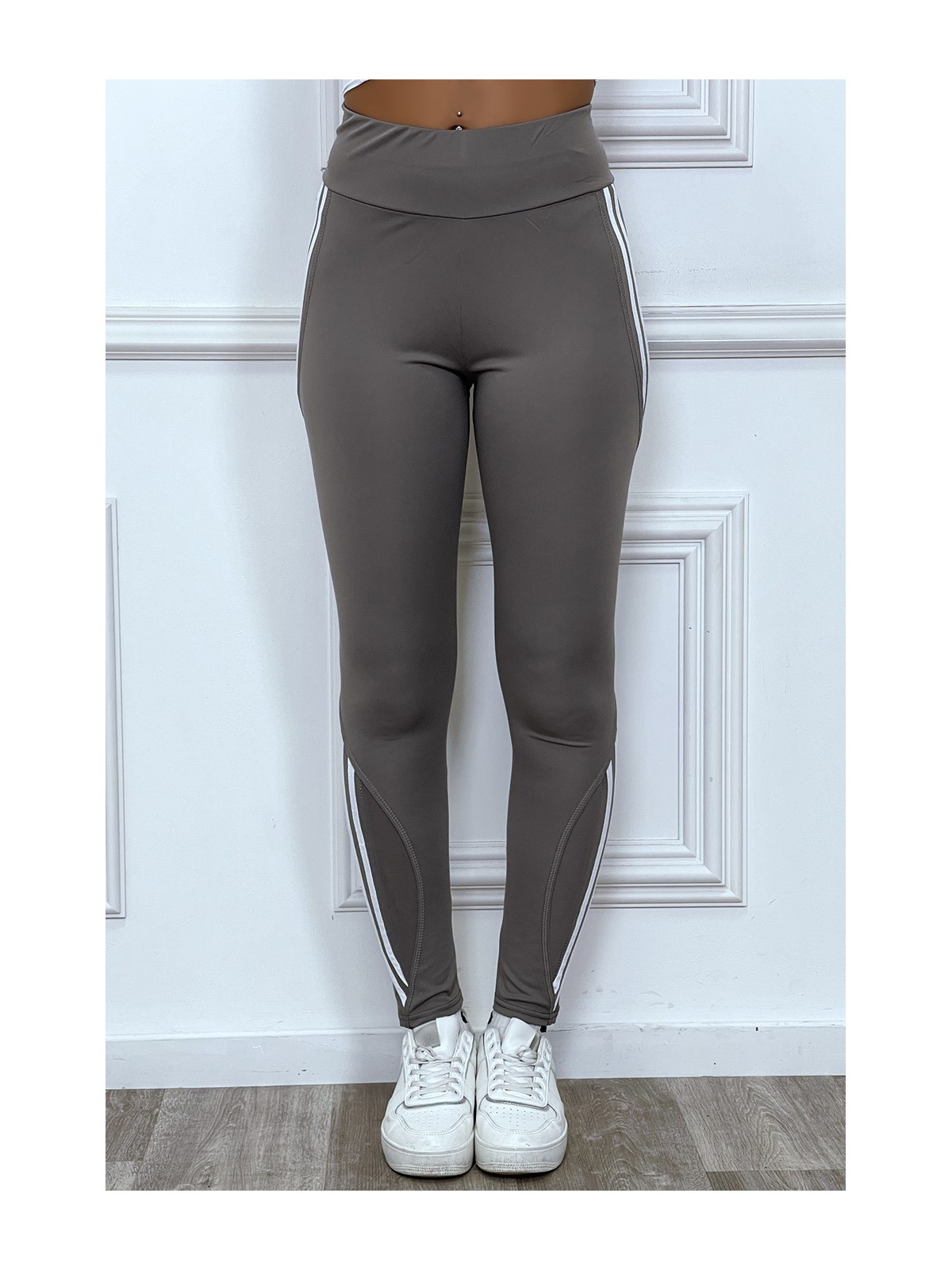 Legging fitness gris avec bandes blanches - 1