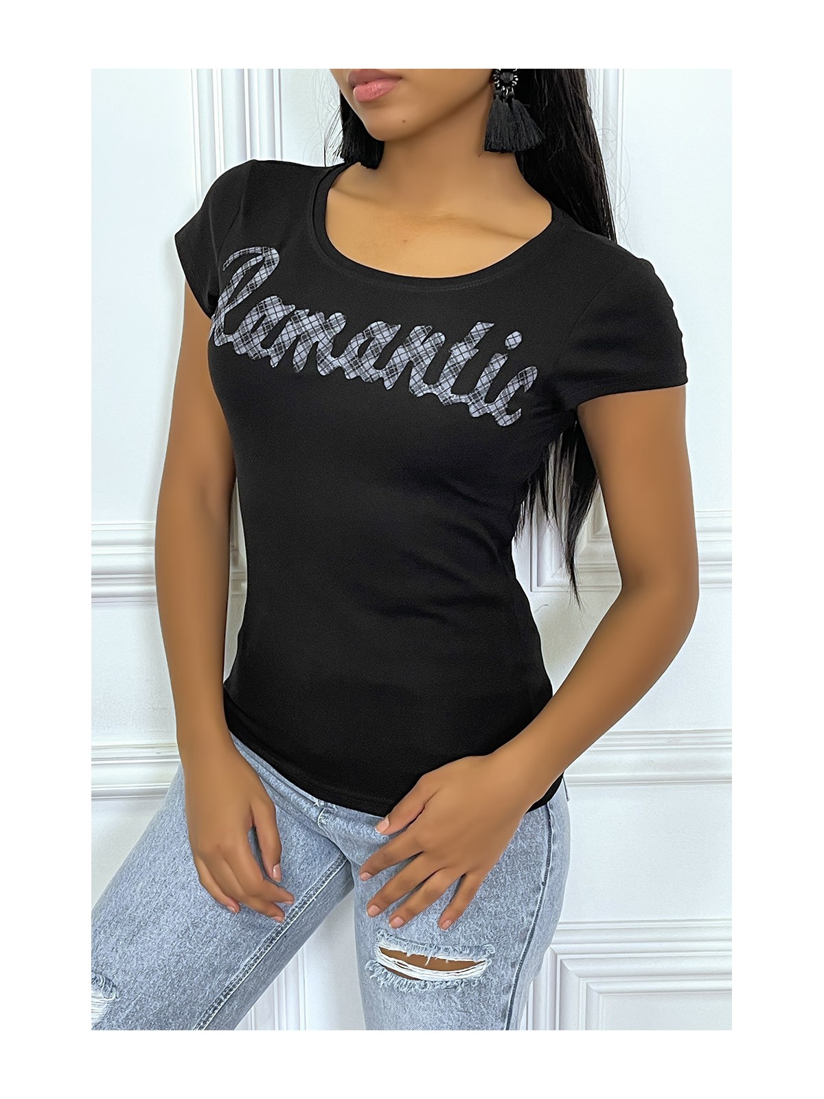 T-shirt noir à col rond et inscription "Romantic" - 3
