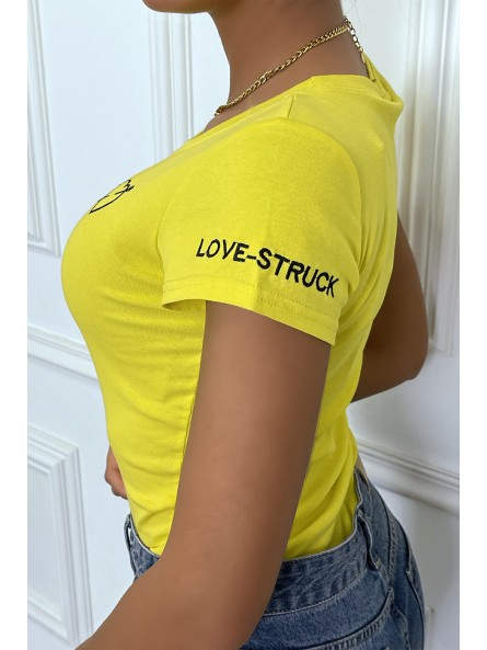 T-shirt jaune avec broderie coeur et écriture à la manche - 3