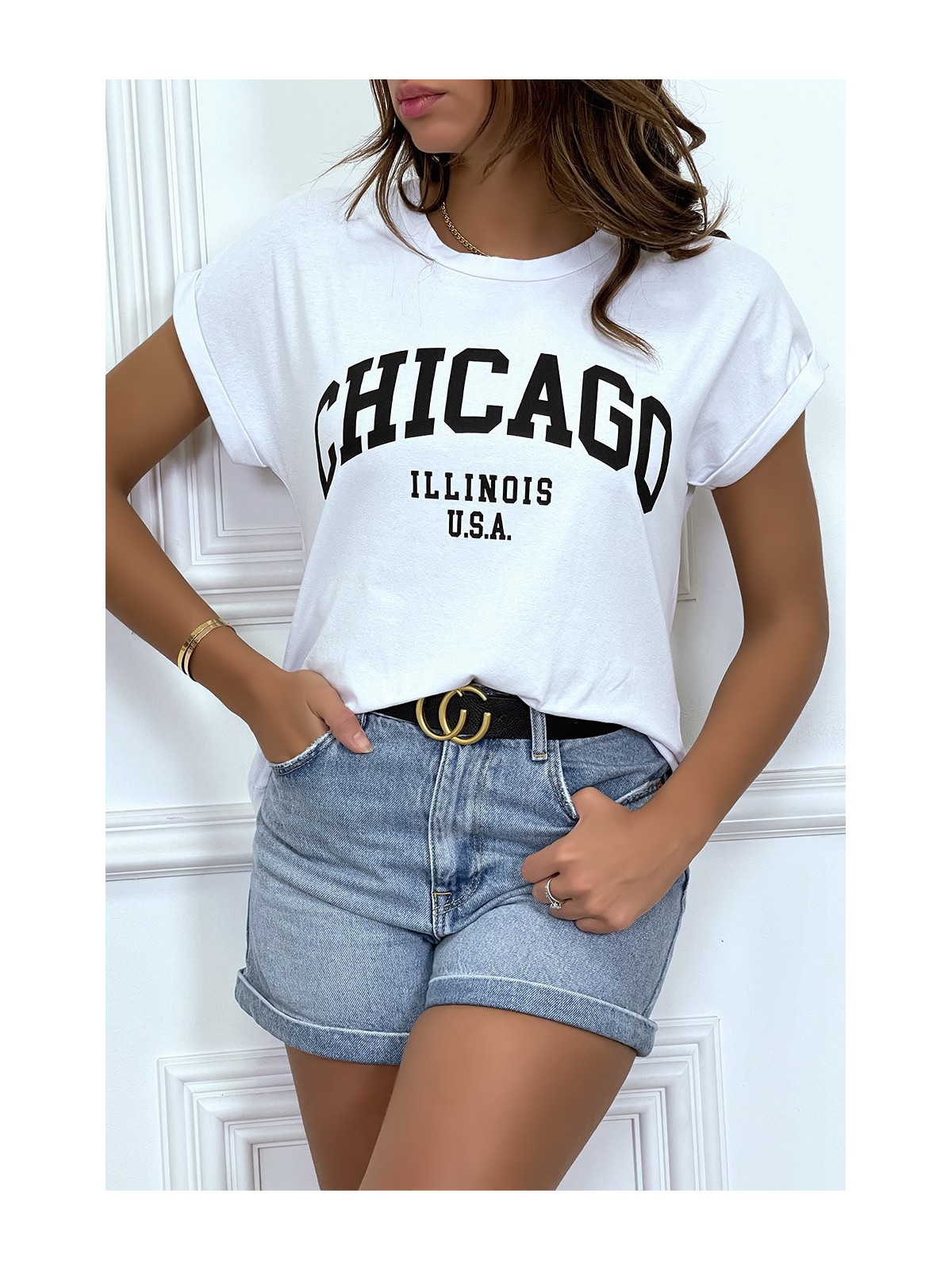 T-shirt Chicago en blanc légèrement ample avec manches revers - 1