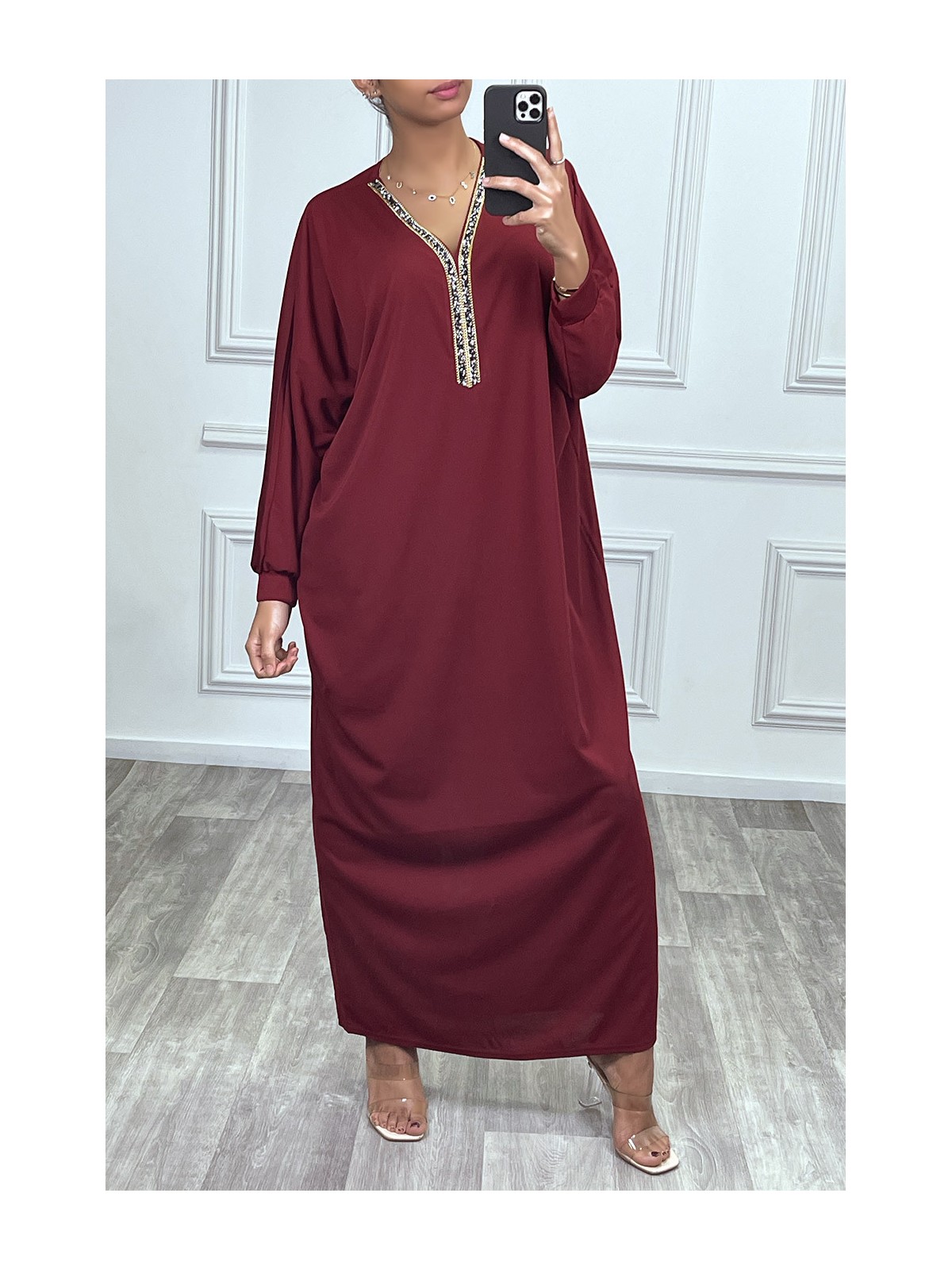 Abaya bordeaux à encolure de strass et manches longues - 1