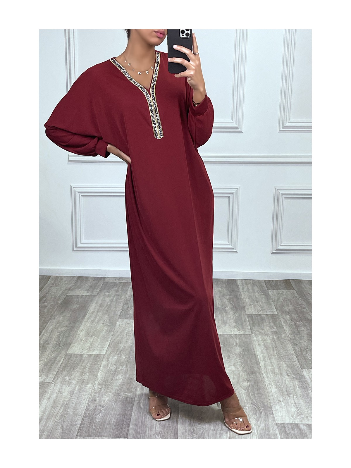 Abaya bordeaux à encolure de strass et manches longues - 2