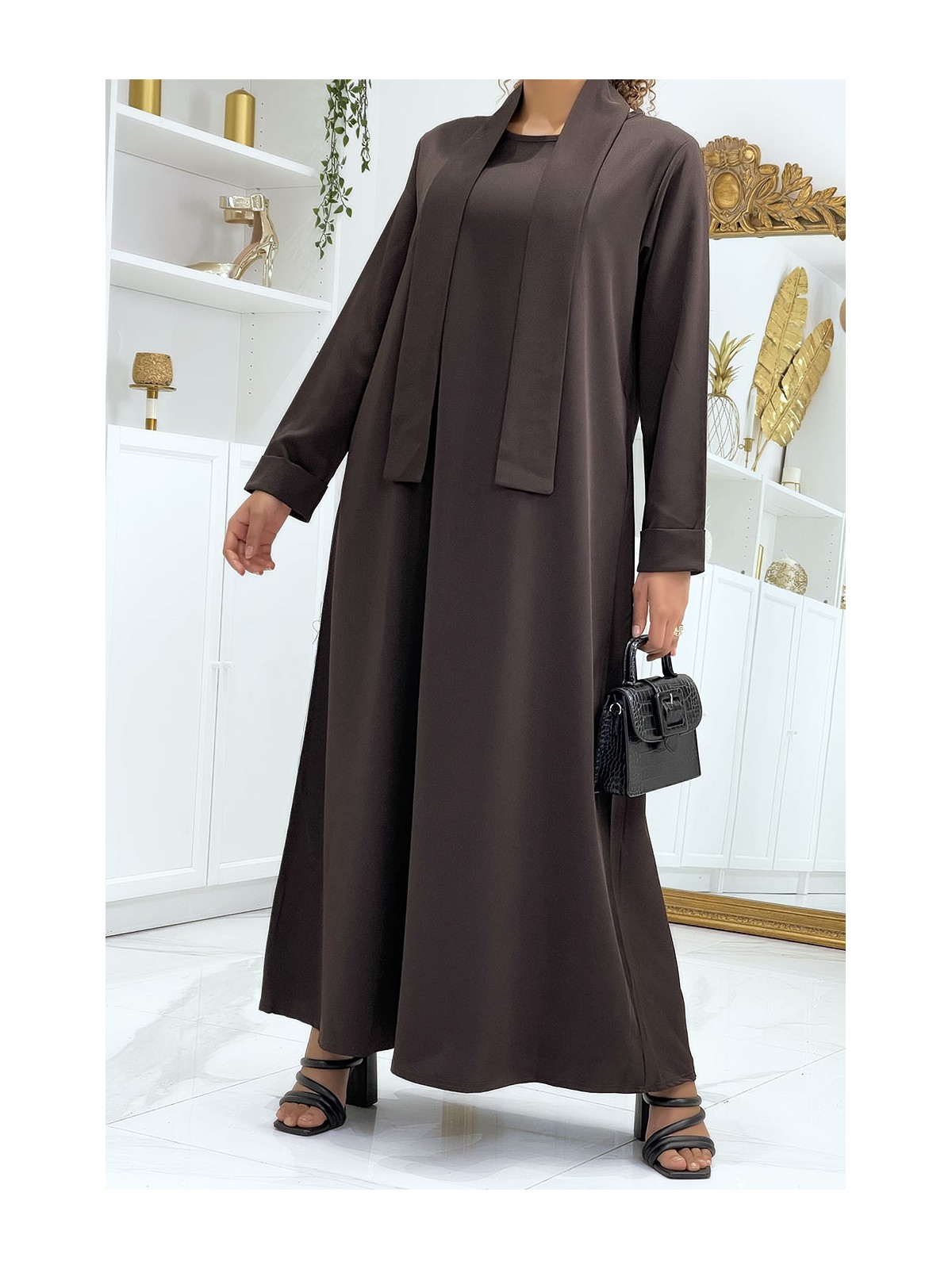 Longue abaya marron avec poches et ceinture - 1