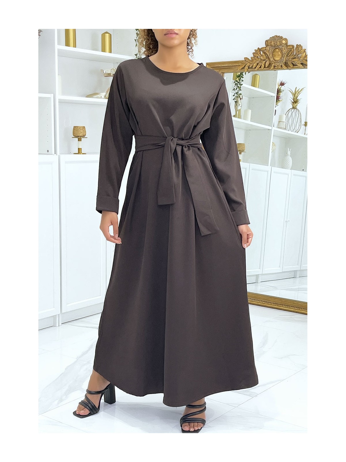 Longue abaya marron avec poches et ceinture - 3
