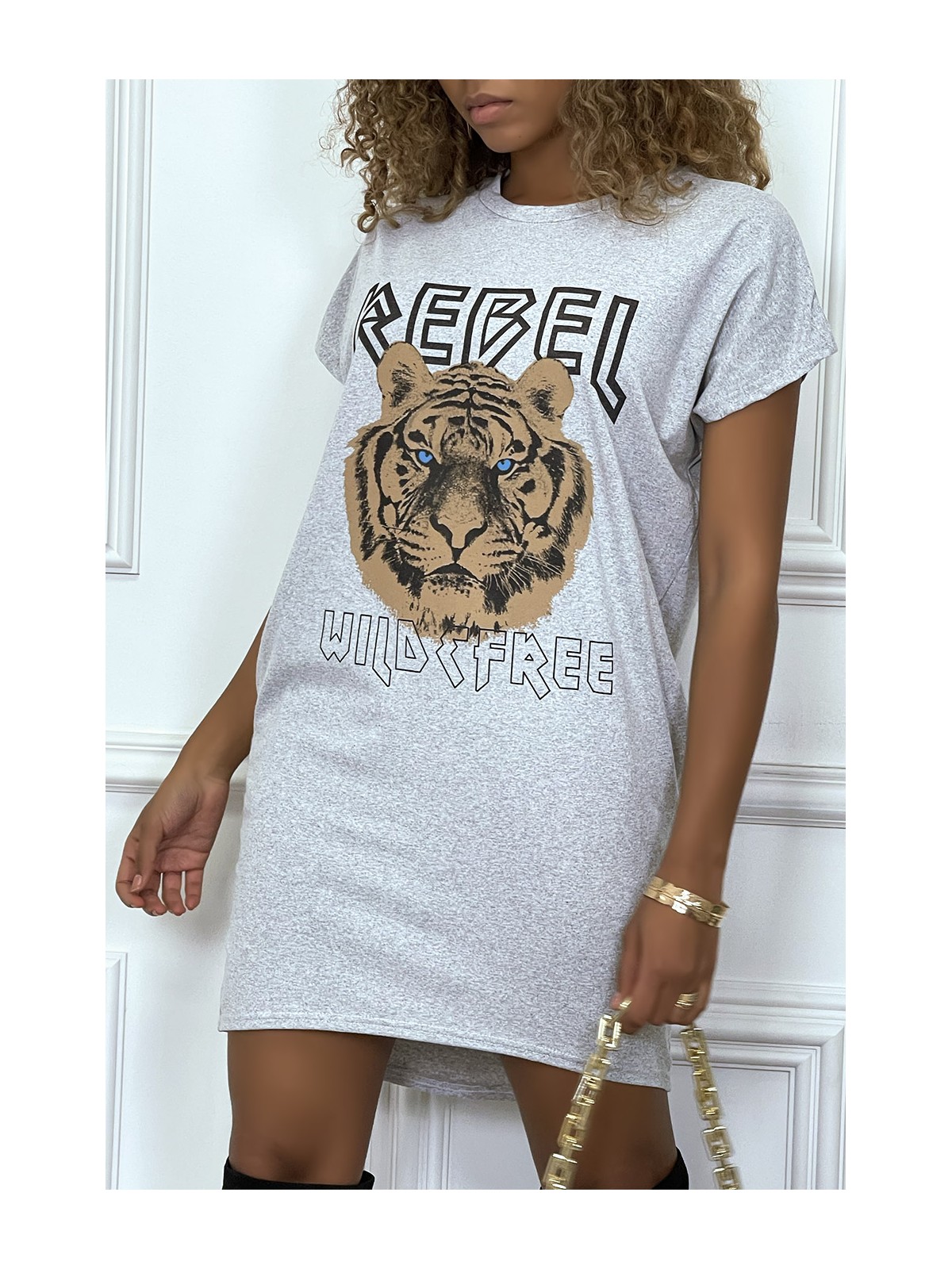 Robe t-shirt gris avec poches et écriture REBEL avec dessin de lion - 1