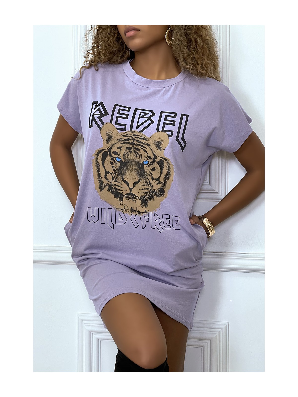 Robe t-shirt lila avec poches et écriture REBEL avec dessin de lion - 4