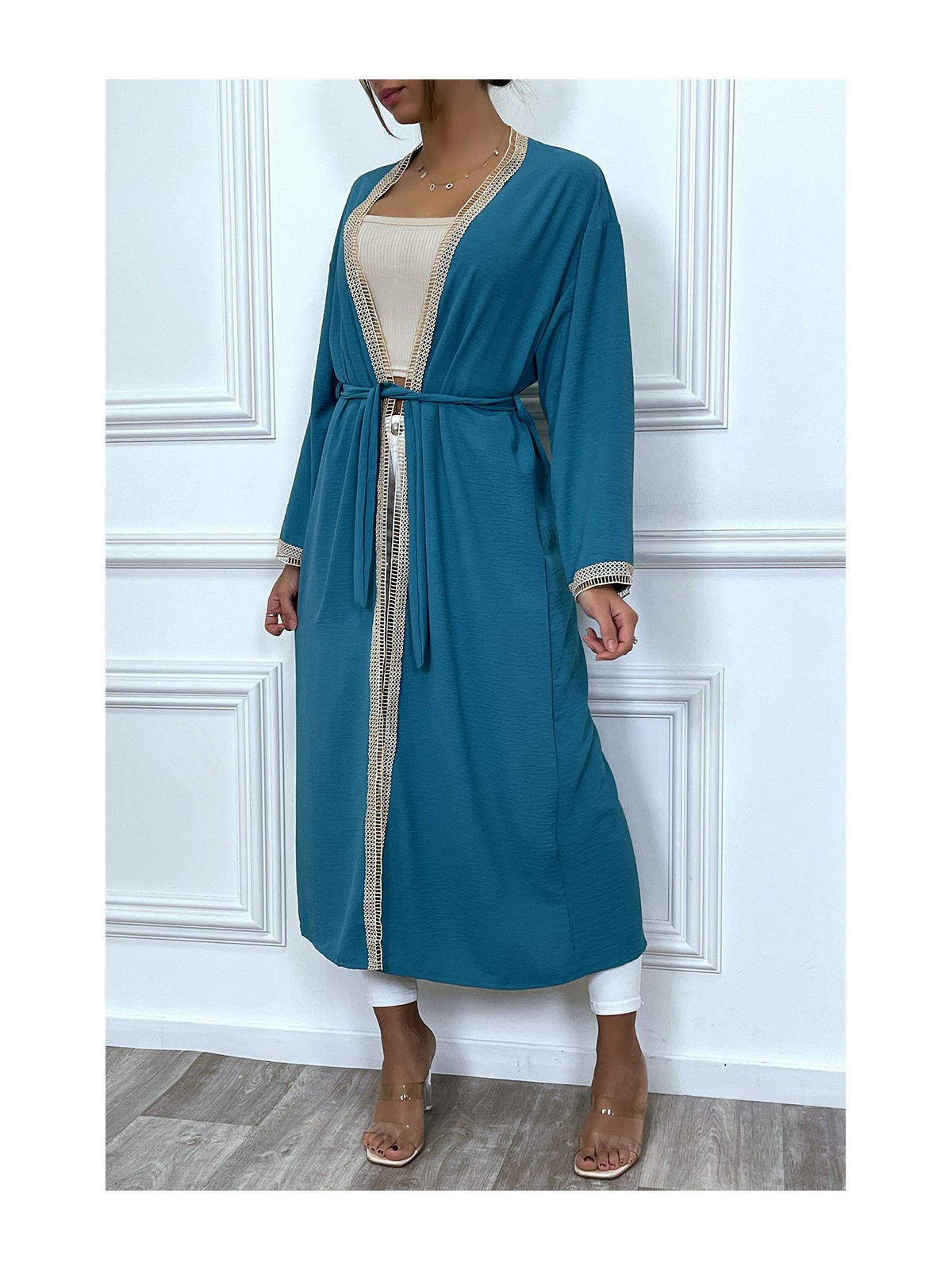 Kimono bleu canard à bordure brodé beige et ceinture - 6