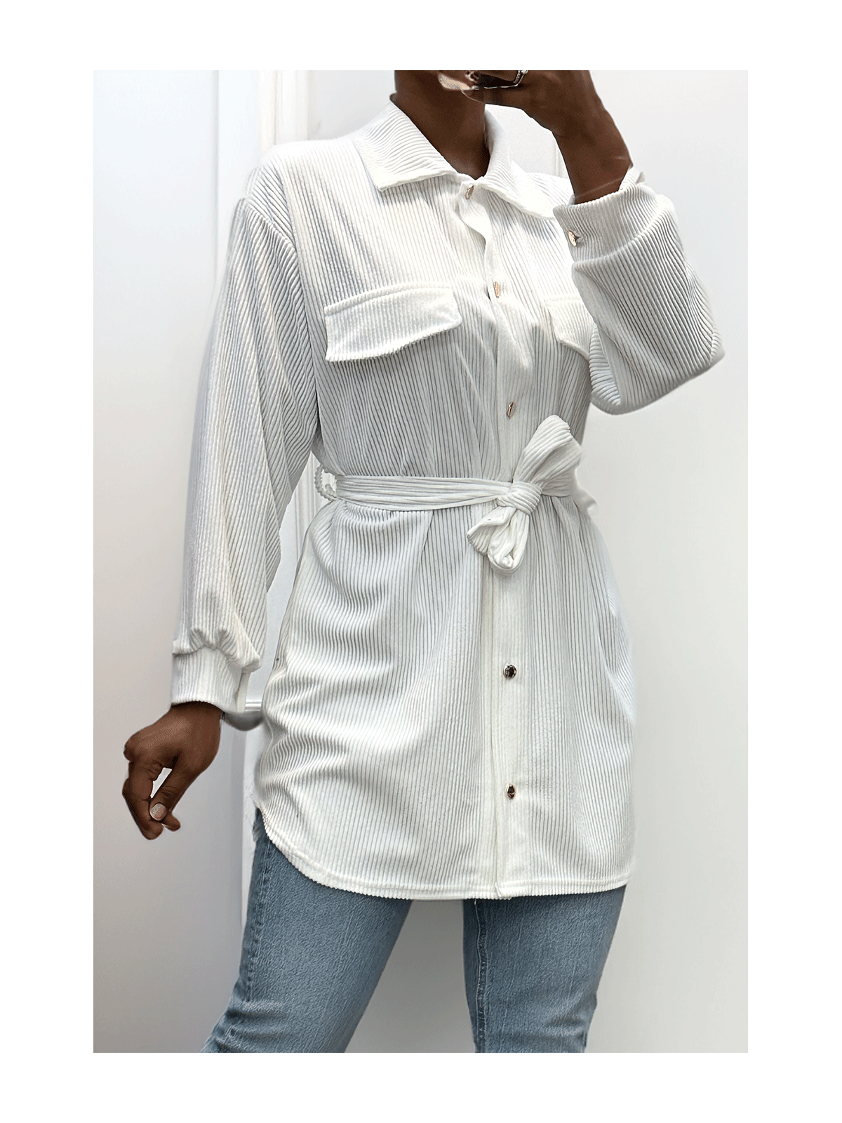 Longue sur chemise blanche côtelé bien épais avec poches et ceinture - 5