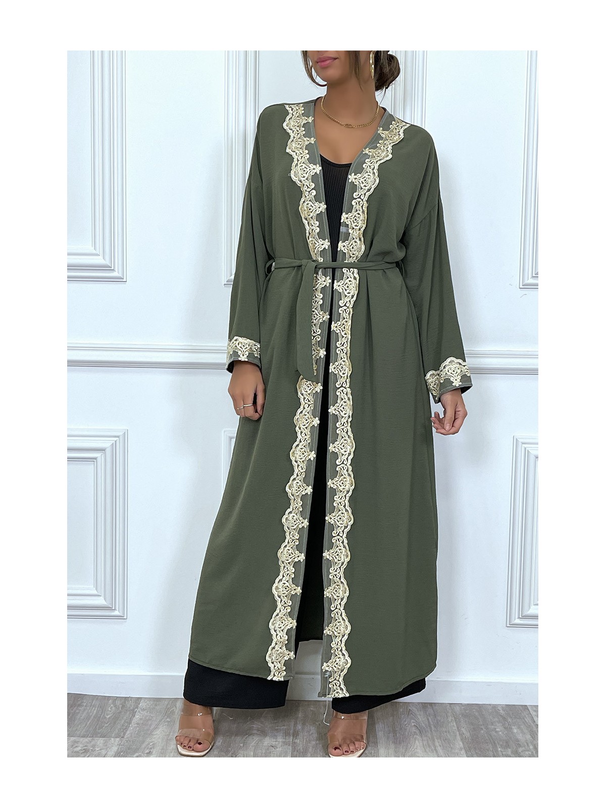 KiLKno long ceinturé style abaya kaki avec broderie doré - 5