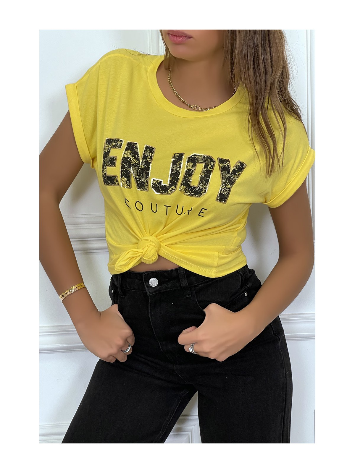 T-EEirt jaune ENJOY avec manches revers et coupe loose. T-shirt femme fashion - 4