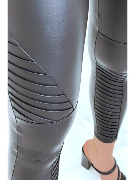 Legging en simili noir avec motif plis style motard - 5