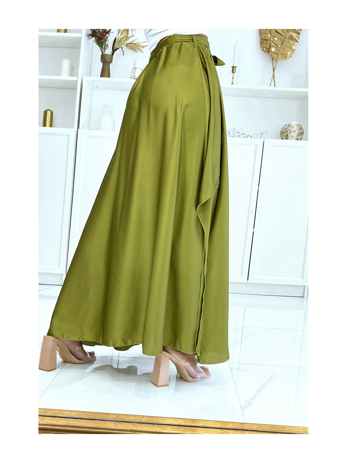 LoLLue jupe satiné avec fente en vert anis - 4