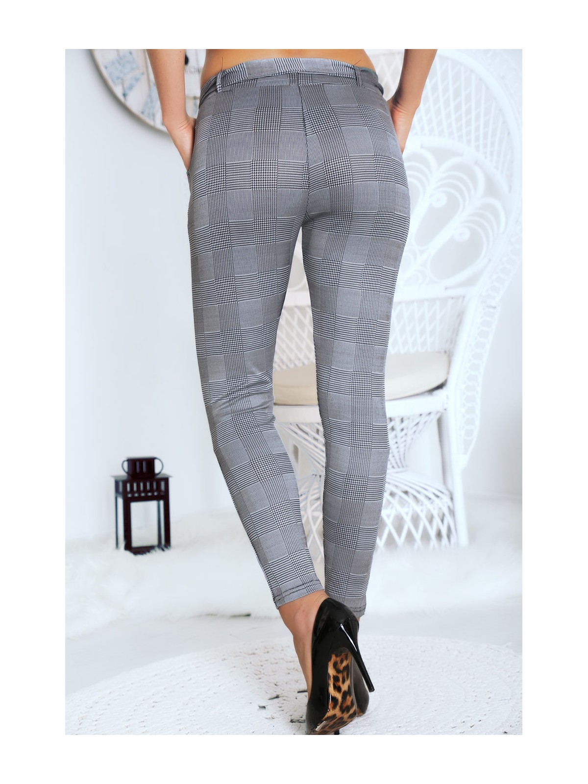 Pantalon slim gris à carreaux avec poche et ceinture. 68390 - 5