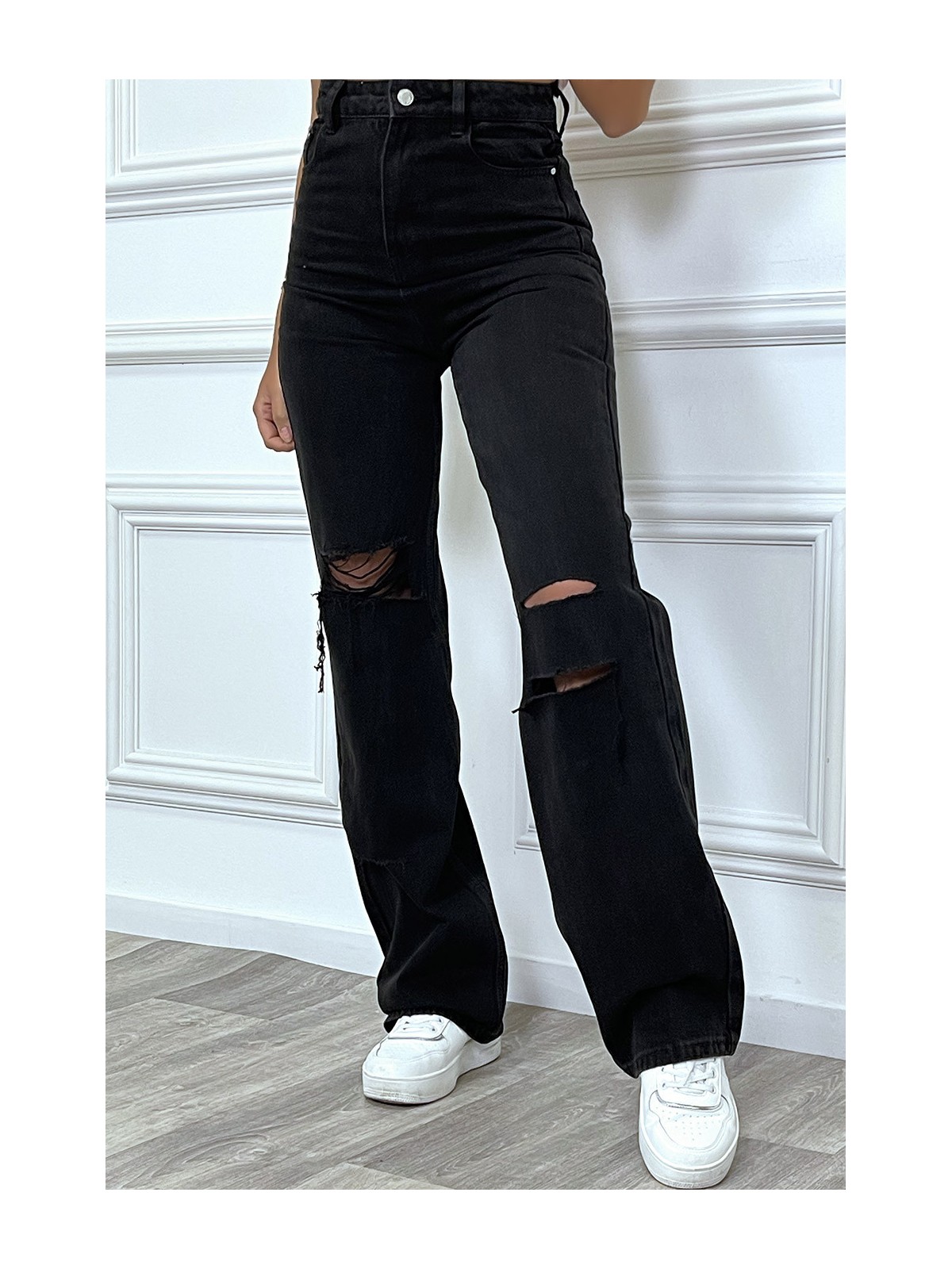 Jeans boot-cut noir taille haute déchiré aux genoux. Jeans hyper tendance 2021 instagram et TikTok - 6