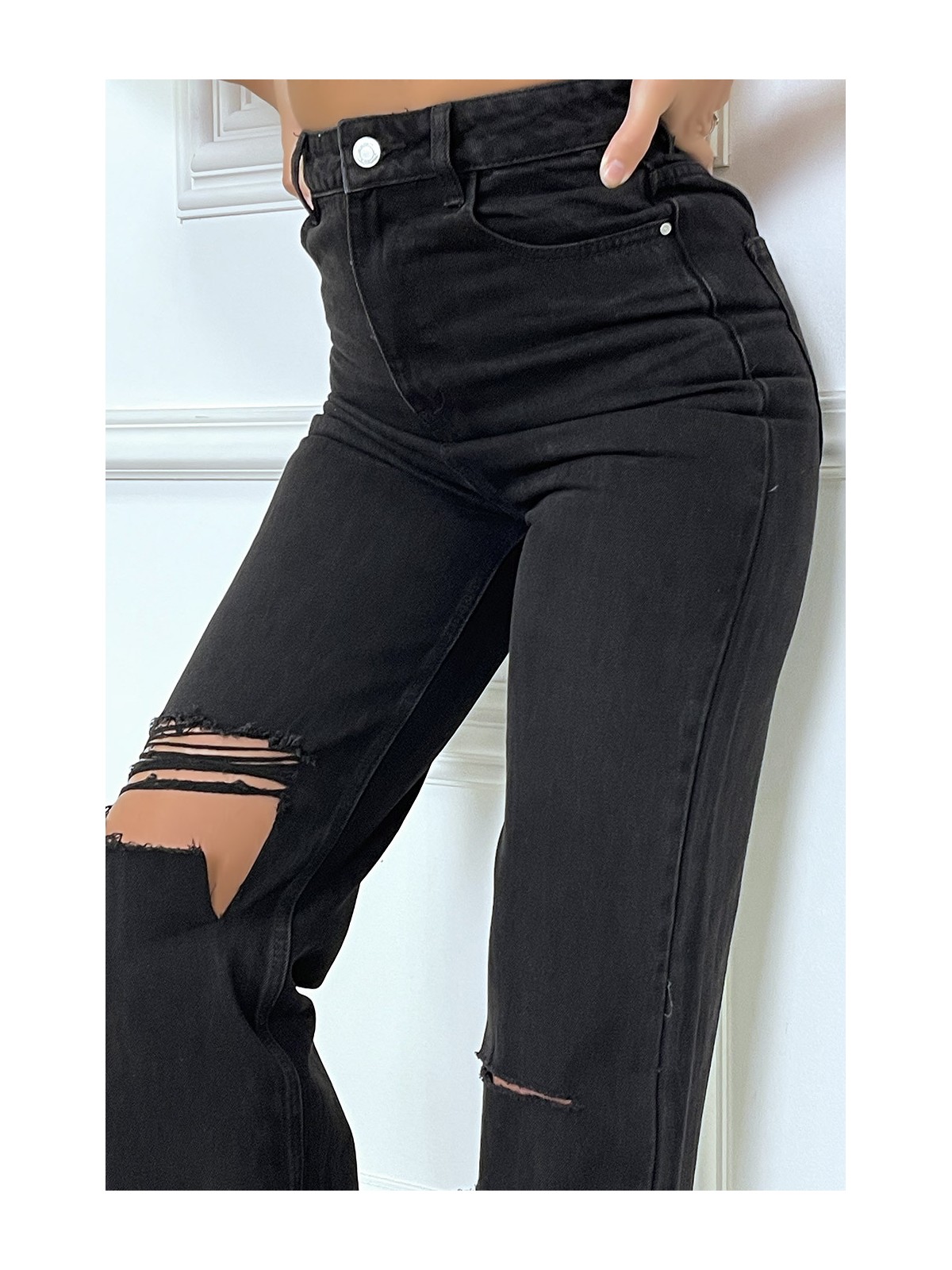 Jeans boot-cut noir taille haute déchiré aux genoux. Jeans hyper tendance 2021 instagram et TikTok - 8