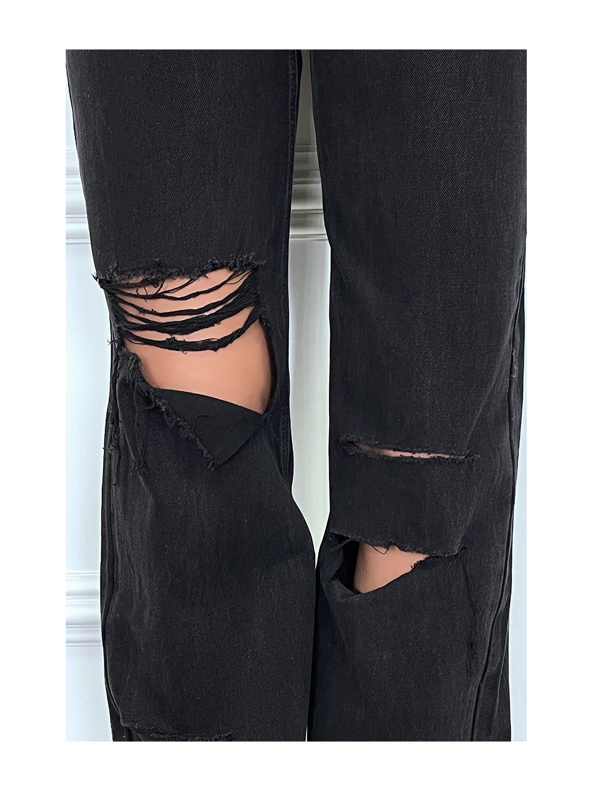 Jeans boot-cut noir taille haute déchiré aux genoux. Jeans hyper tendance 2021 instagram et TikTok - 9