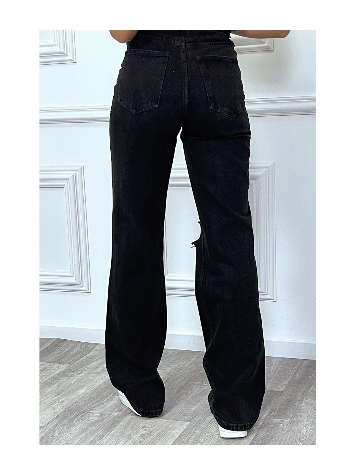 Jeans boot-cut noir taille haute déchiré aux genoux. Jeans hyper tendance 2021 instagram et TikTok - 10