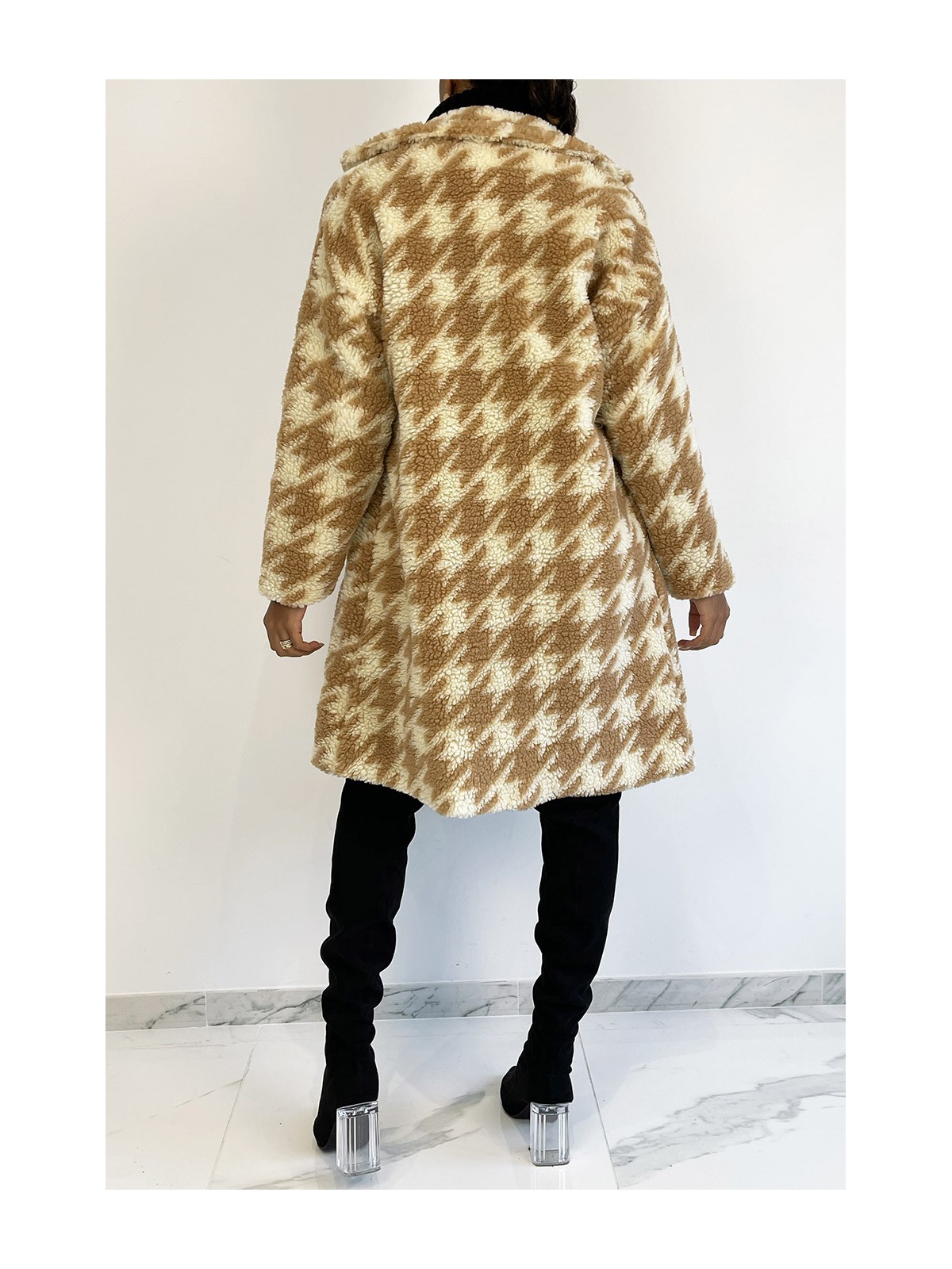 Manteau mi-long droit style mouton à imprimé pied-de-poule beige - 1
