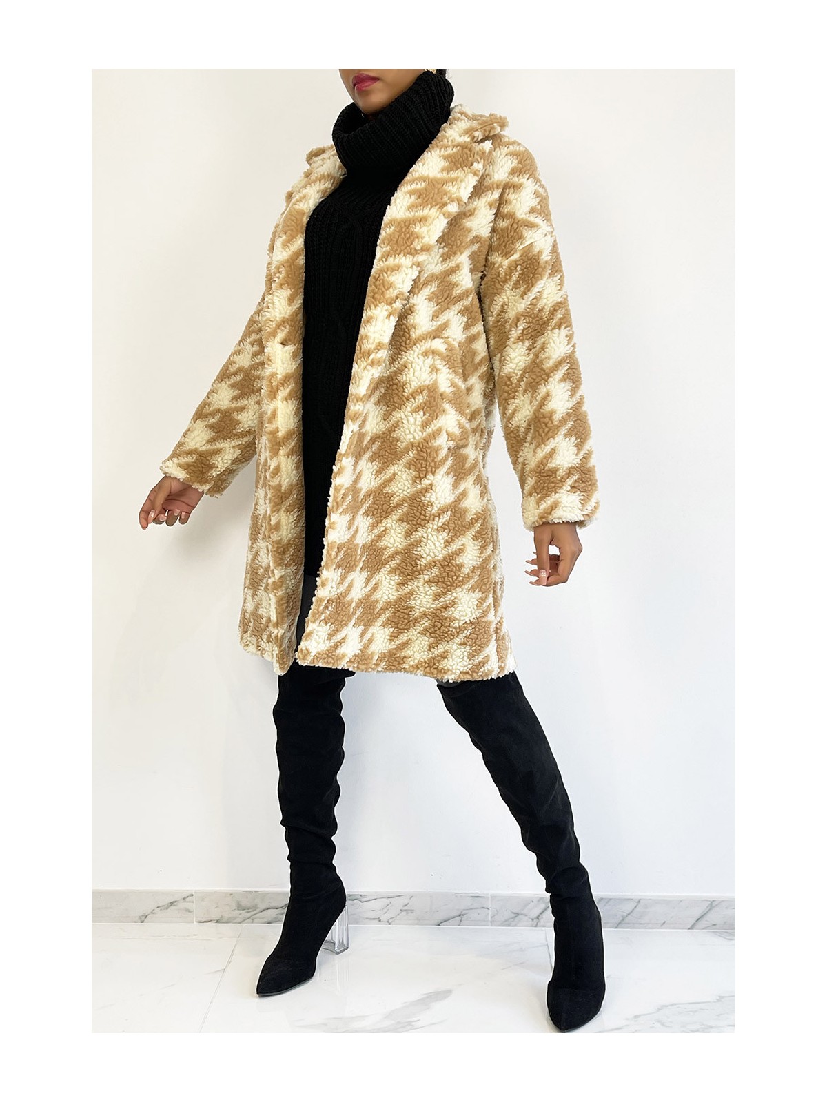 Manteau mi-long droit style mouton à imprimé pied-de-poule beige - 5