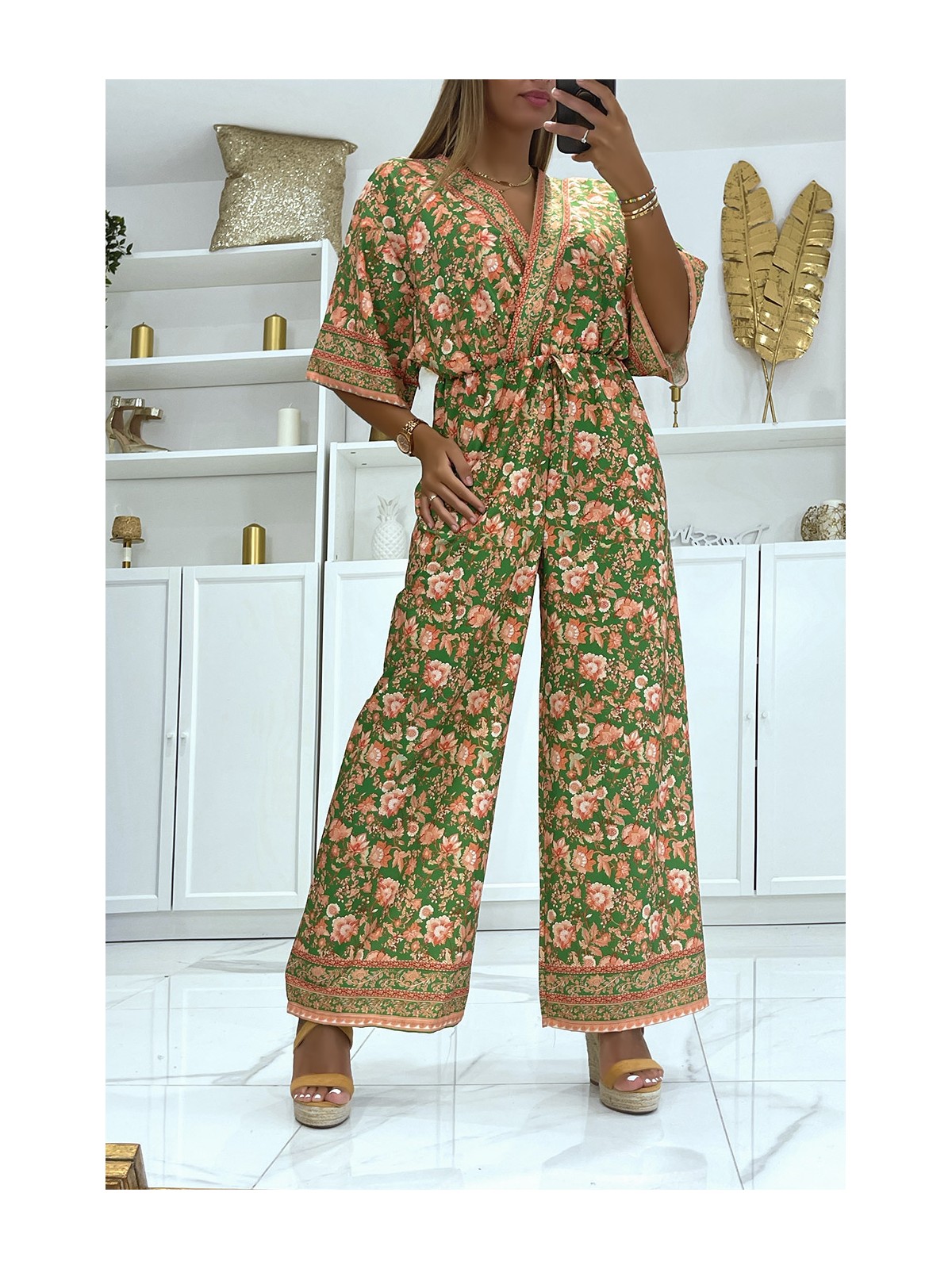 CoOOinaison pantalon patte d'éléphant orange et verte cintrée à la taille à magnifique imprimé floral - 1