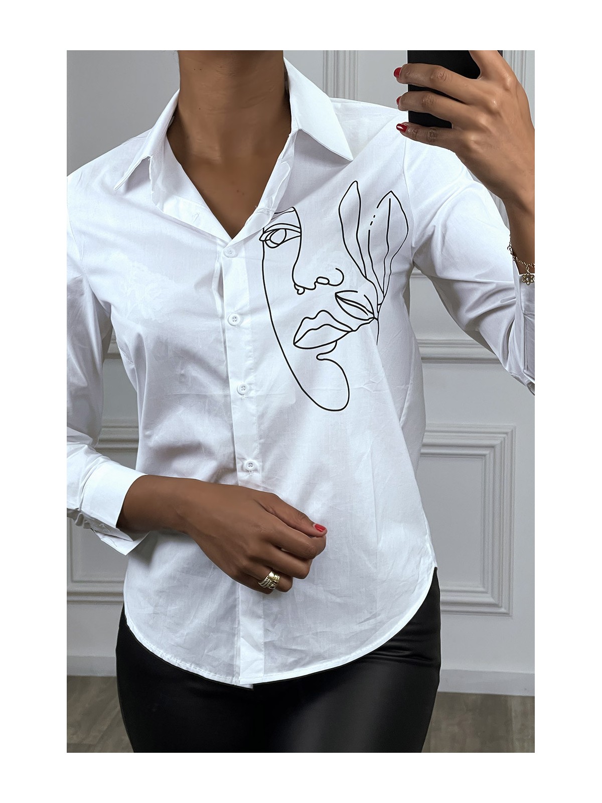 Chemise blanche avec dessin de visage en noir, à manches longues - 1