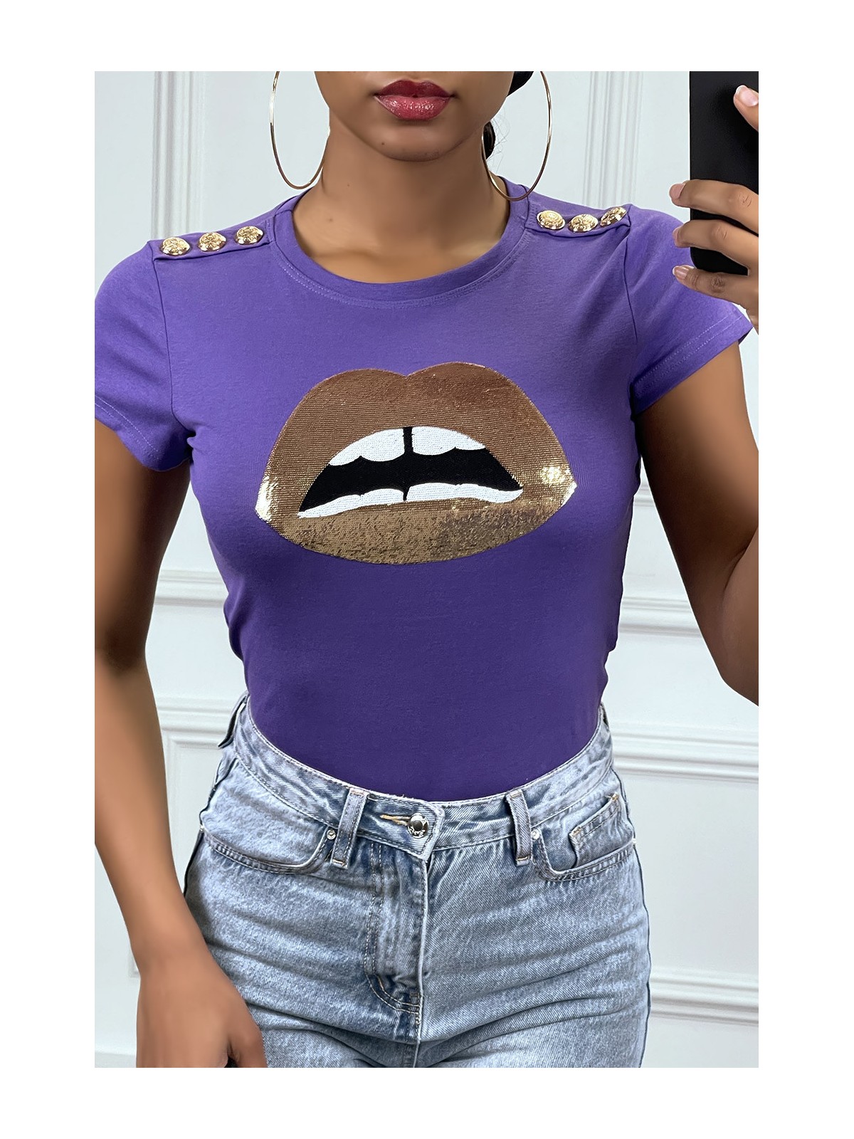 Tee shirt violet avec dessins et boutons dorée - 1