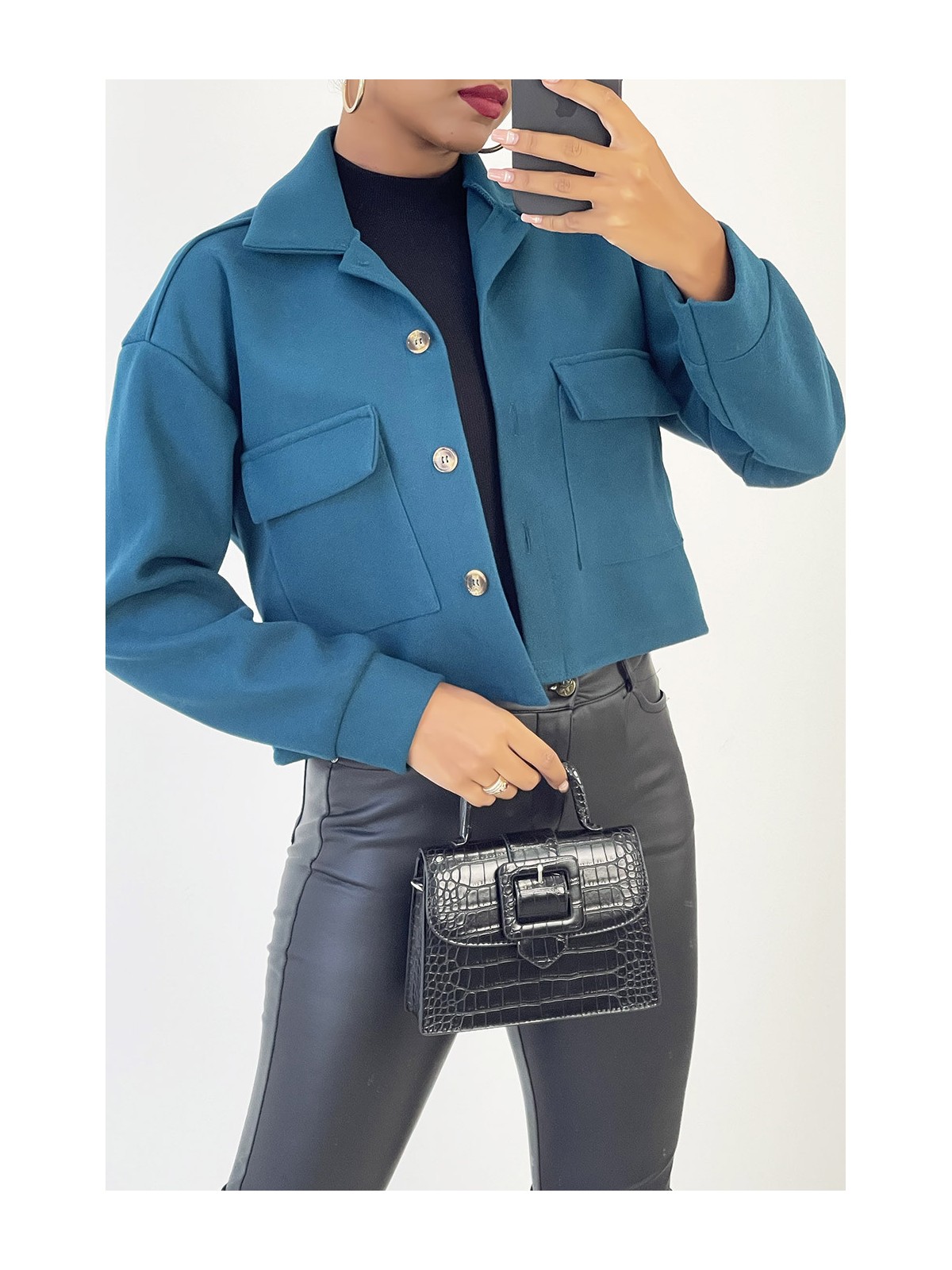 Veste courte très fashion en bleue avec poches au buste - 2