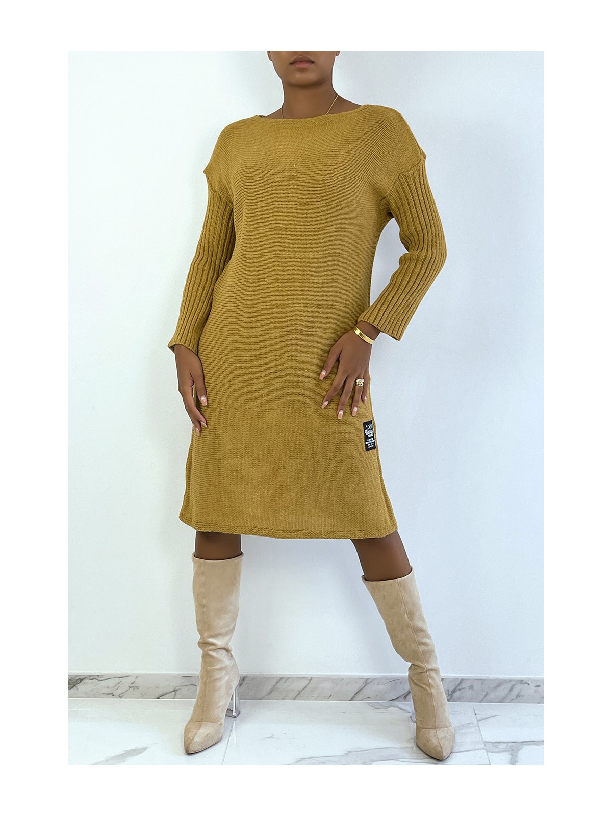 Longue robe pull moutarde composé de laine et de mohair - 1