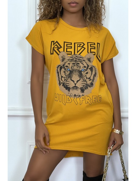 Robe t-shirt moutarde avec poches et écriture REBEL avec dessin de lion - 1
