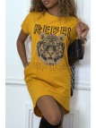 Robe t-shirt moutarde avec poches et écriture REBEL avec dessin de lion - 3