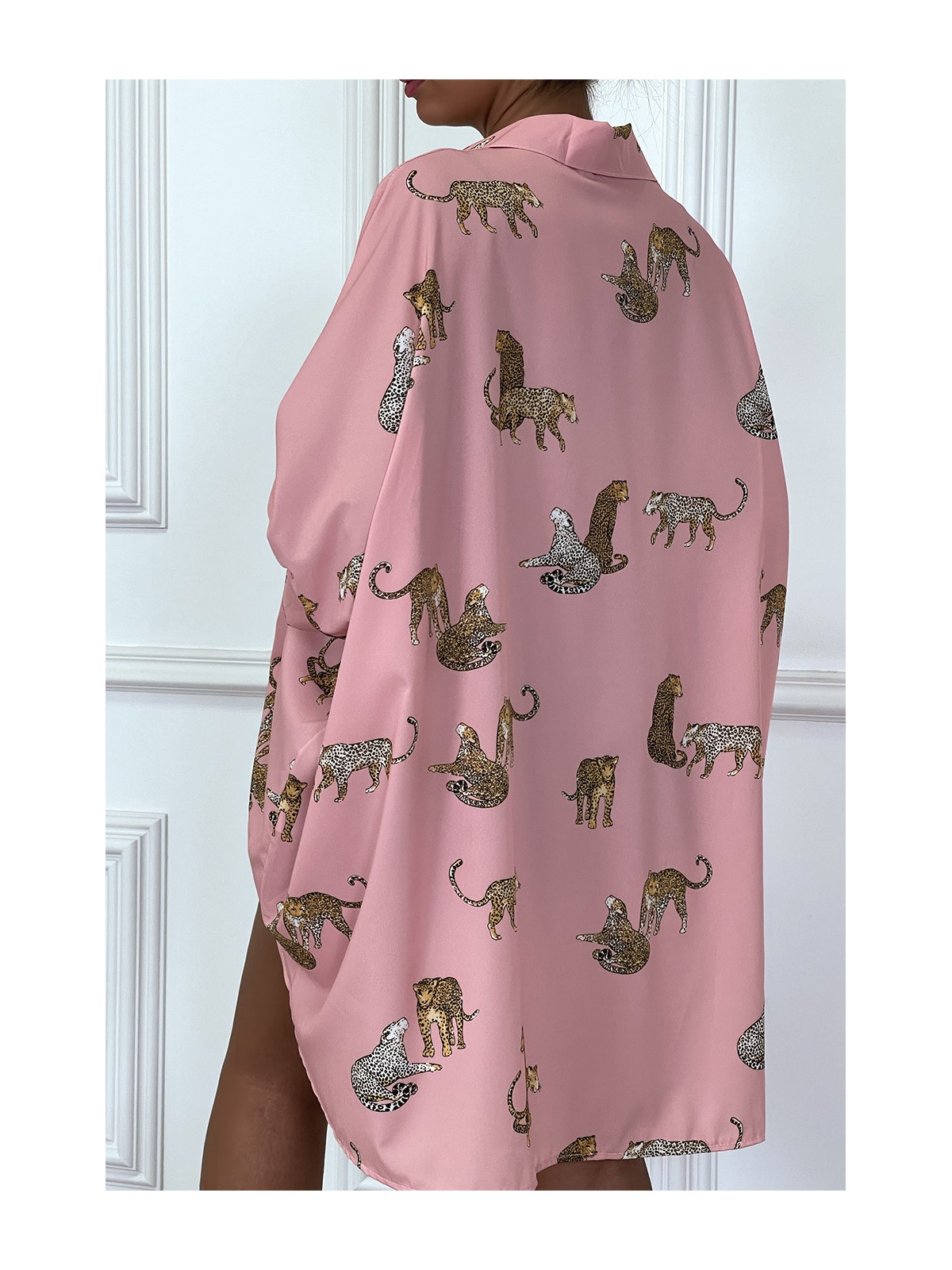 Chemise rose longue à l'arrière, imprimés léopard avec manches amples - 1
