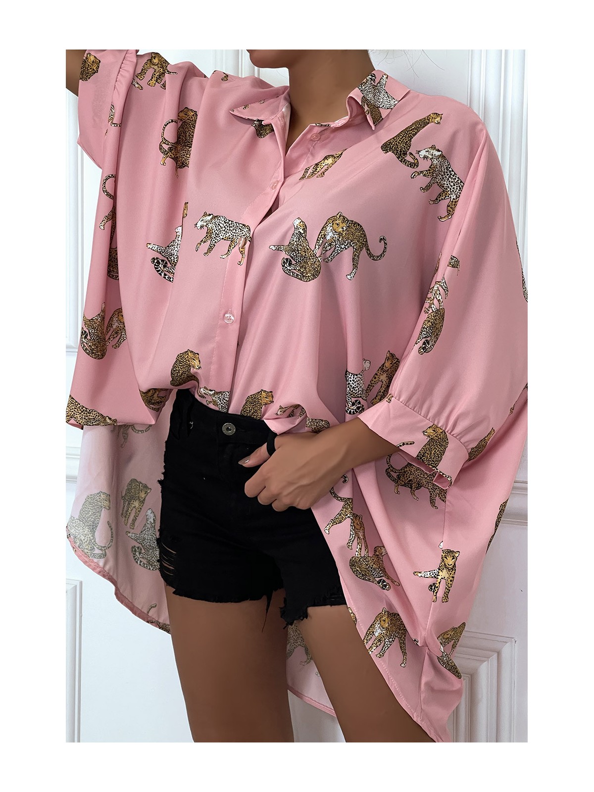 Chemise rose longue à l'arrière, imprimés léopard avec manches amples - 3