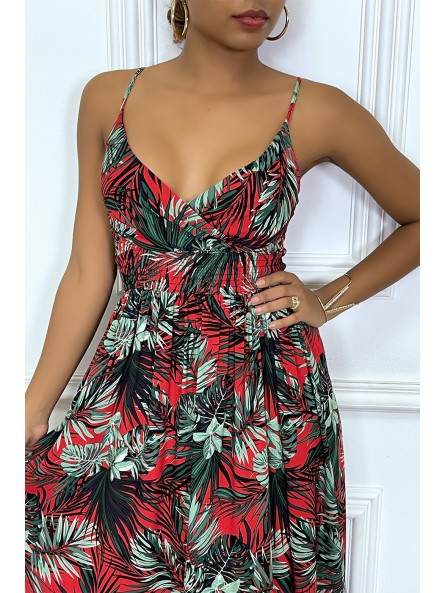 Longue robe d'été rouge à imprimé tropical et cintrée à la taille. - 6
