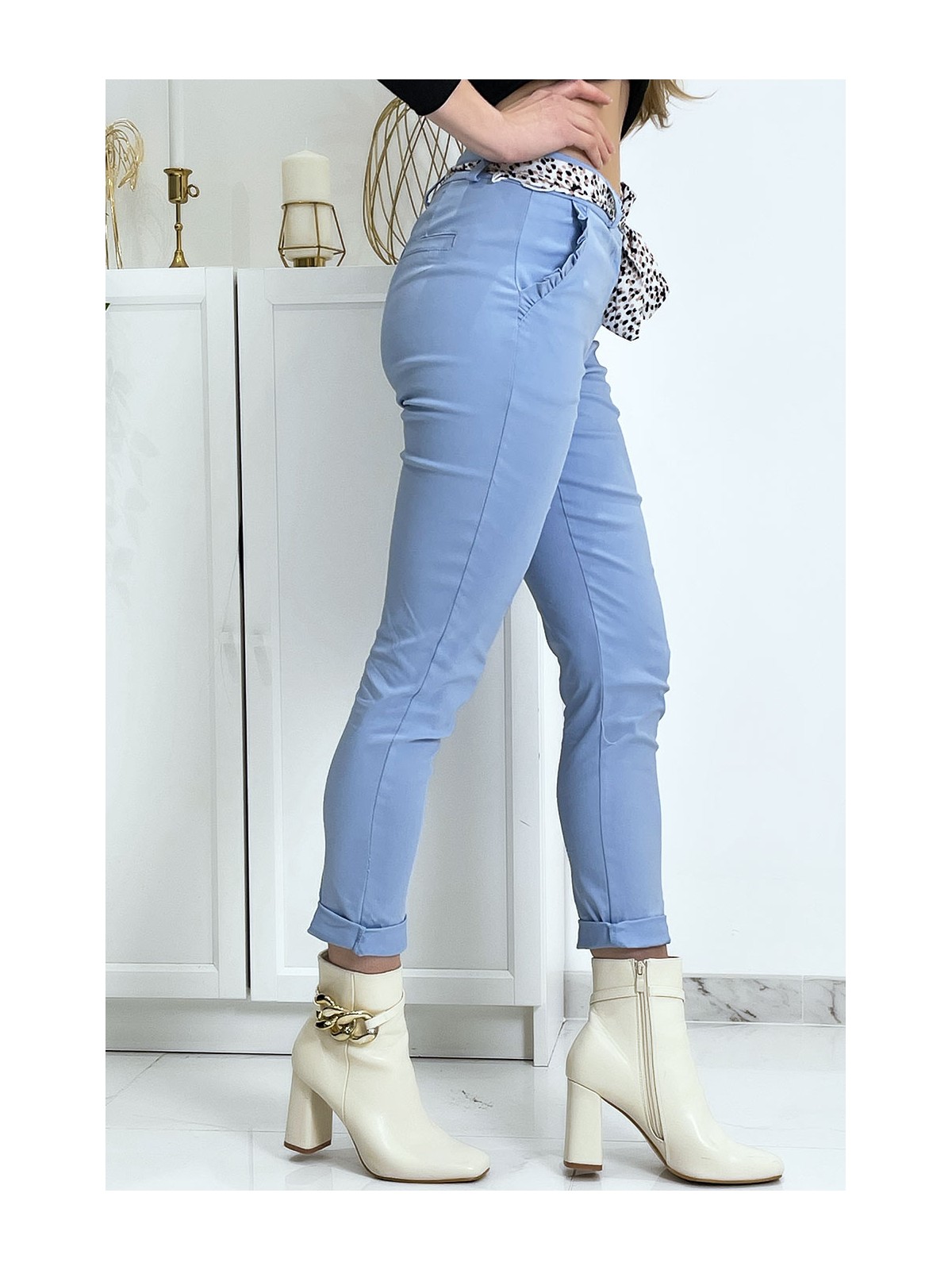 Pantalon strech bleu avec poches froufrou et ceinture - 1