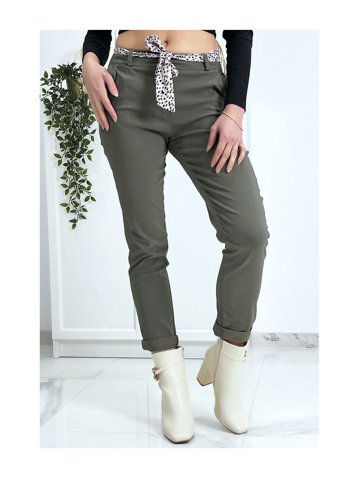 Pantalon strech kaki avec poches froufrou et ceinture - 5
