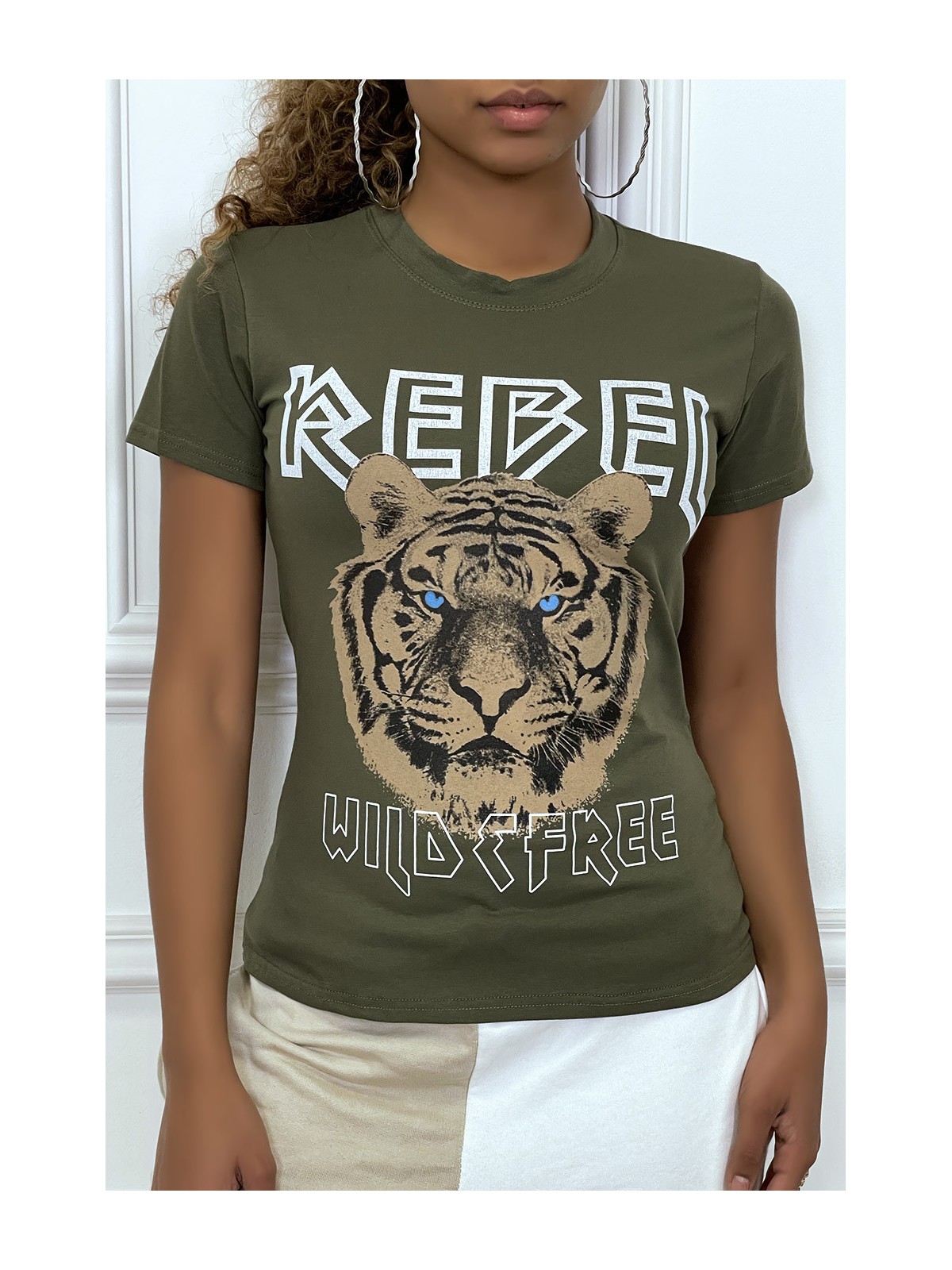 Tee-shirt kaki cintrée avec écriture REBEL et tête de lion - 1