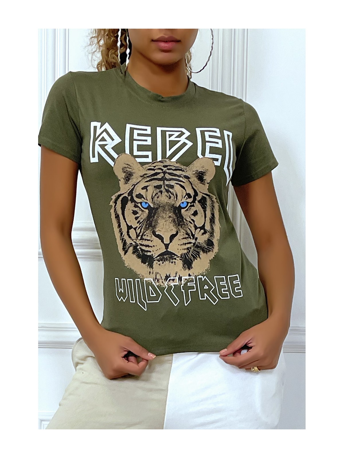 Tee-shirt kaki cintrée avec écriture REBEL et tête de lion - 4