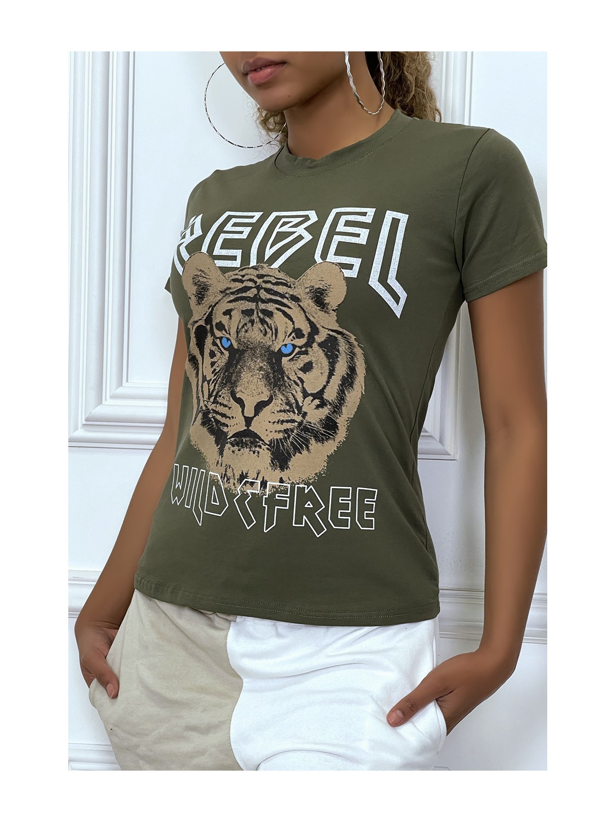 Tee-shirt kaki cintrée avec écriture REBEL et tête de lion - 5