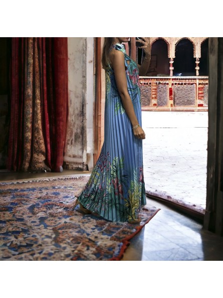 Longue robe plissé bleu avec sublime motif fleuris - 1