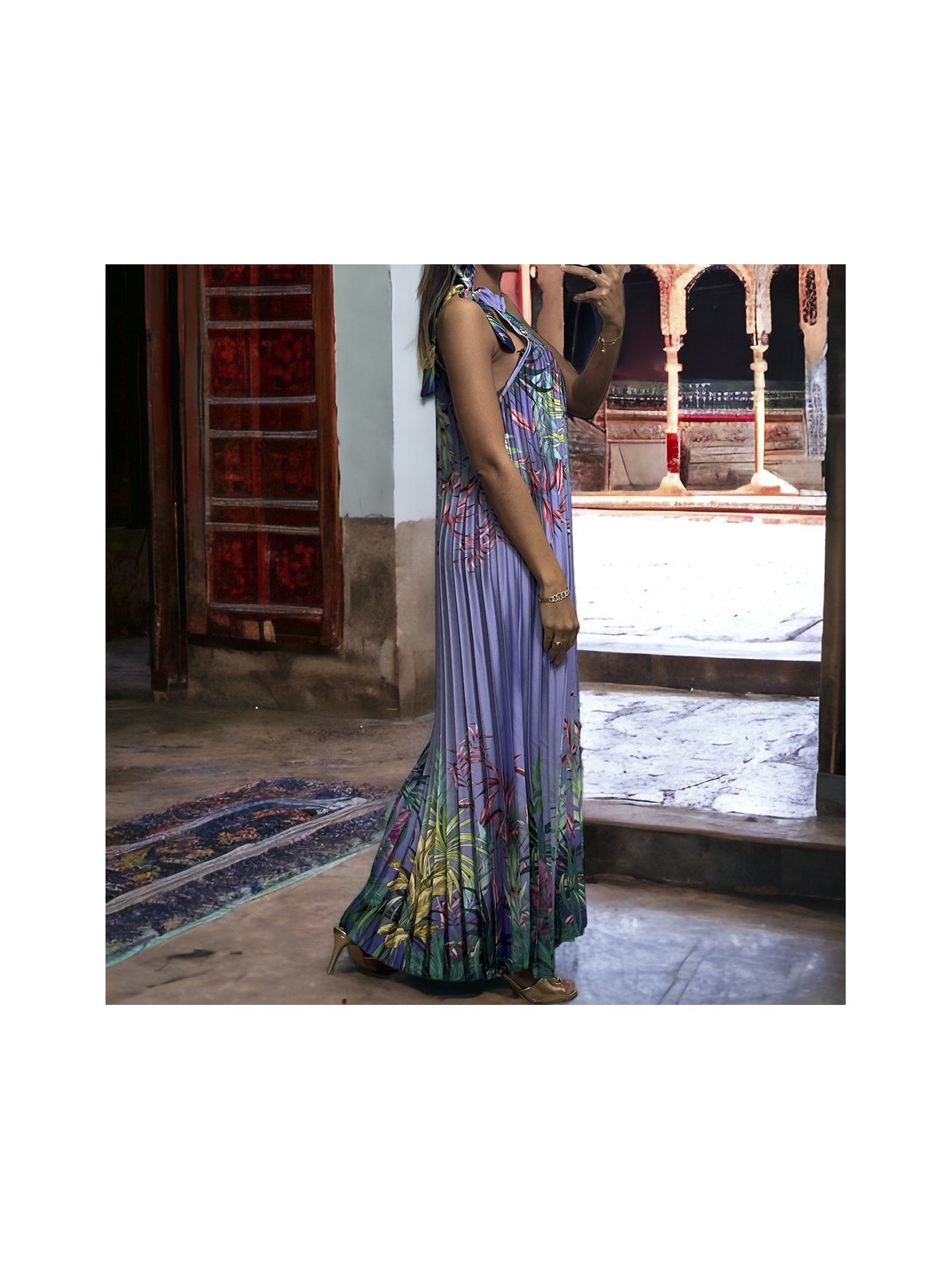 Longue robe plissé lilas avec sublime motif fleuris - 1