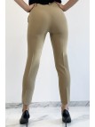 Pantalon slim camel avec poches style working girl - 3