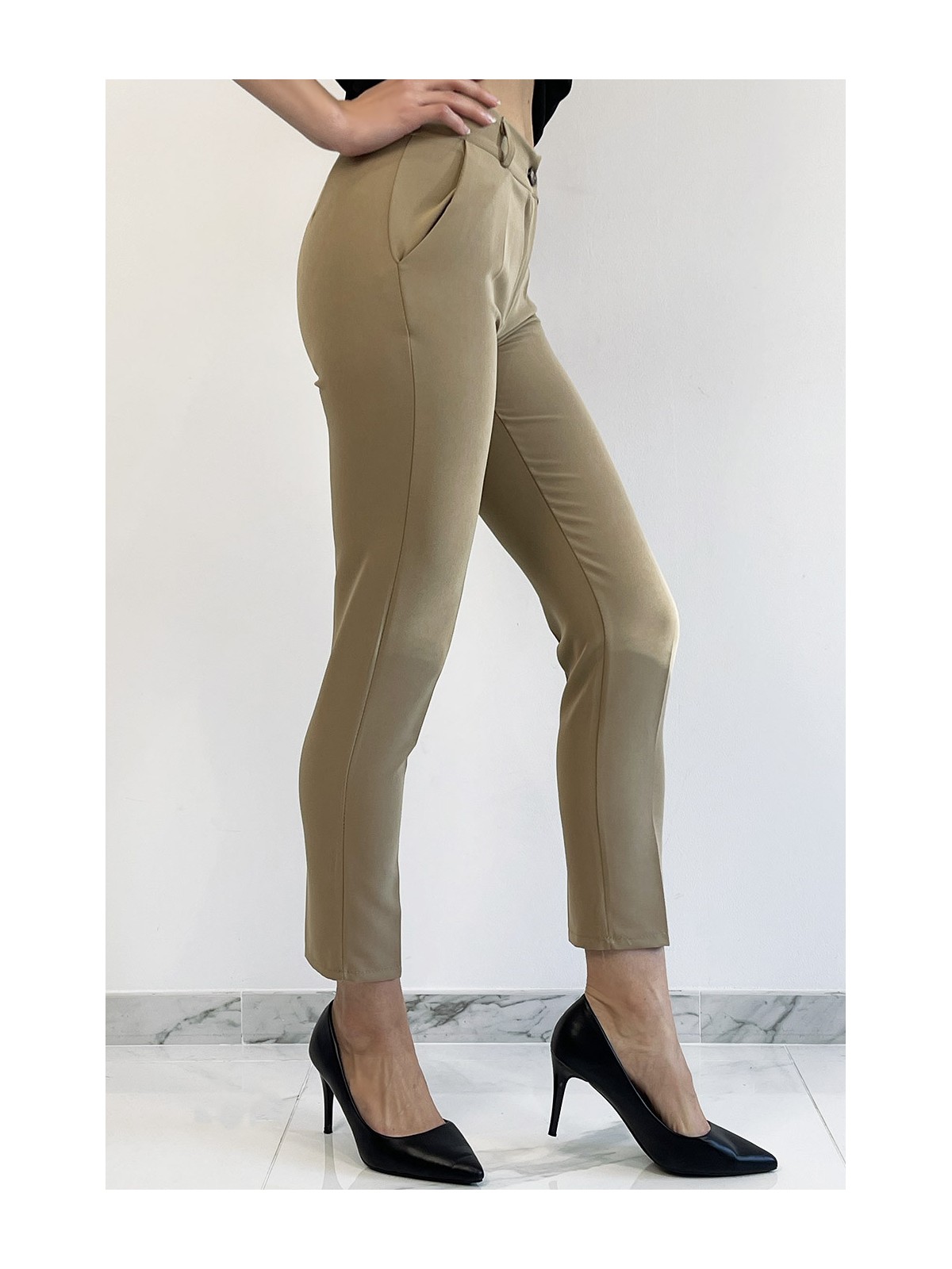 Pantalon slim camel avec poches style working girl - 5