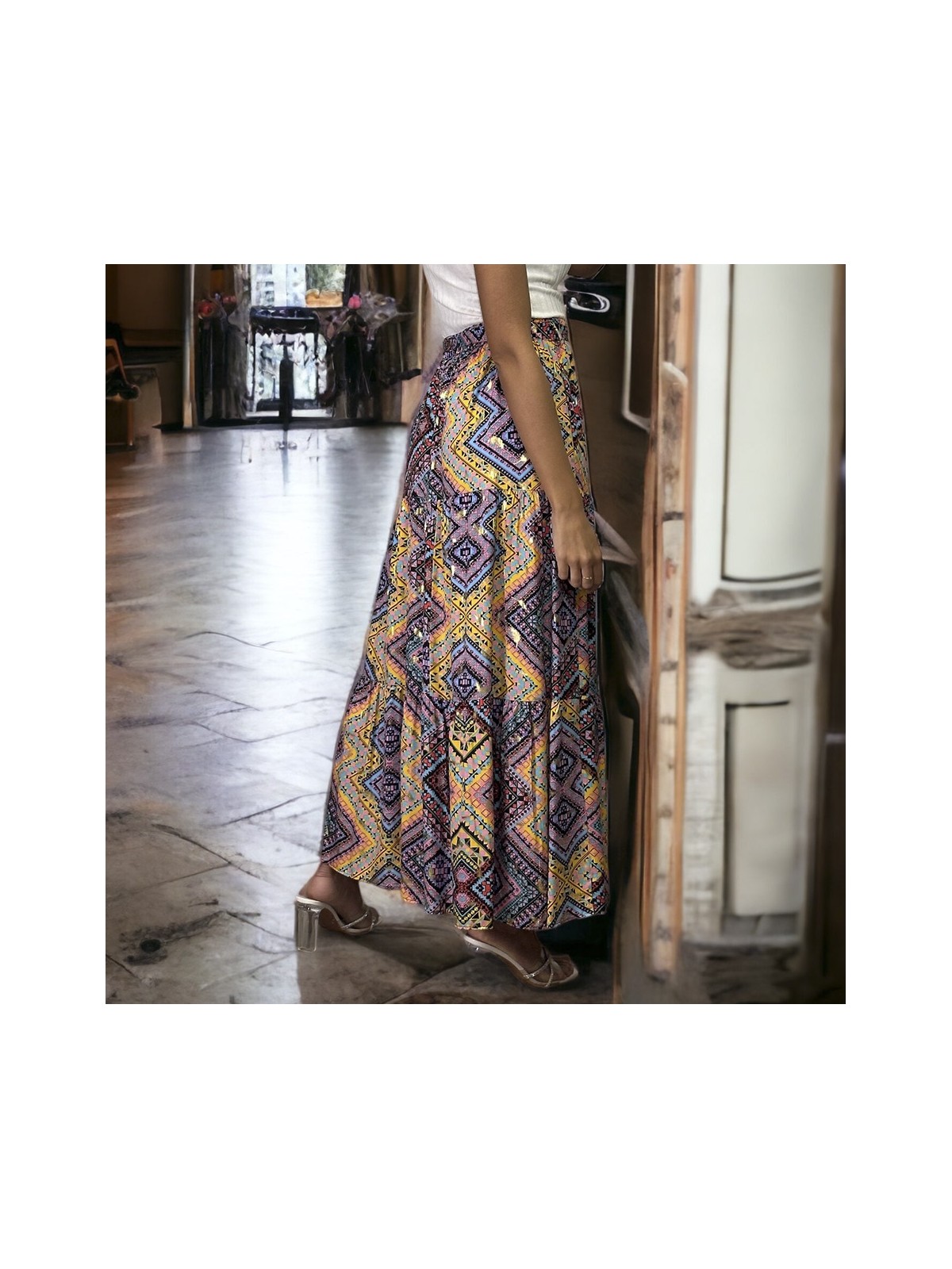 Longue jupe lilas évasé avec joli motif - 1