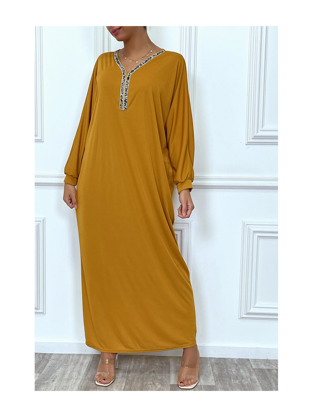 Abaya moutarde à encolure de strass et manches longues - 2